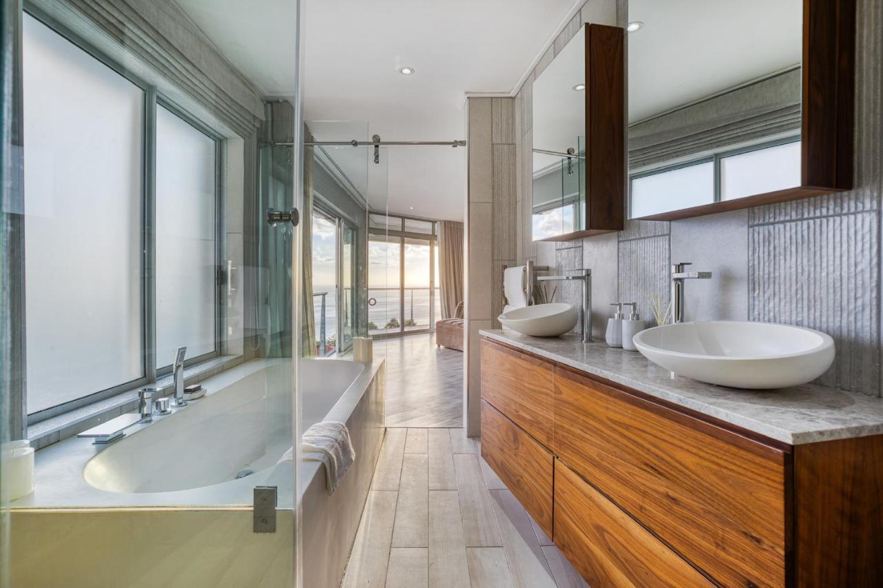 Hutchinson * Cape Town